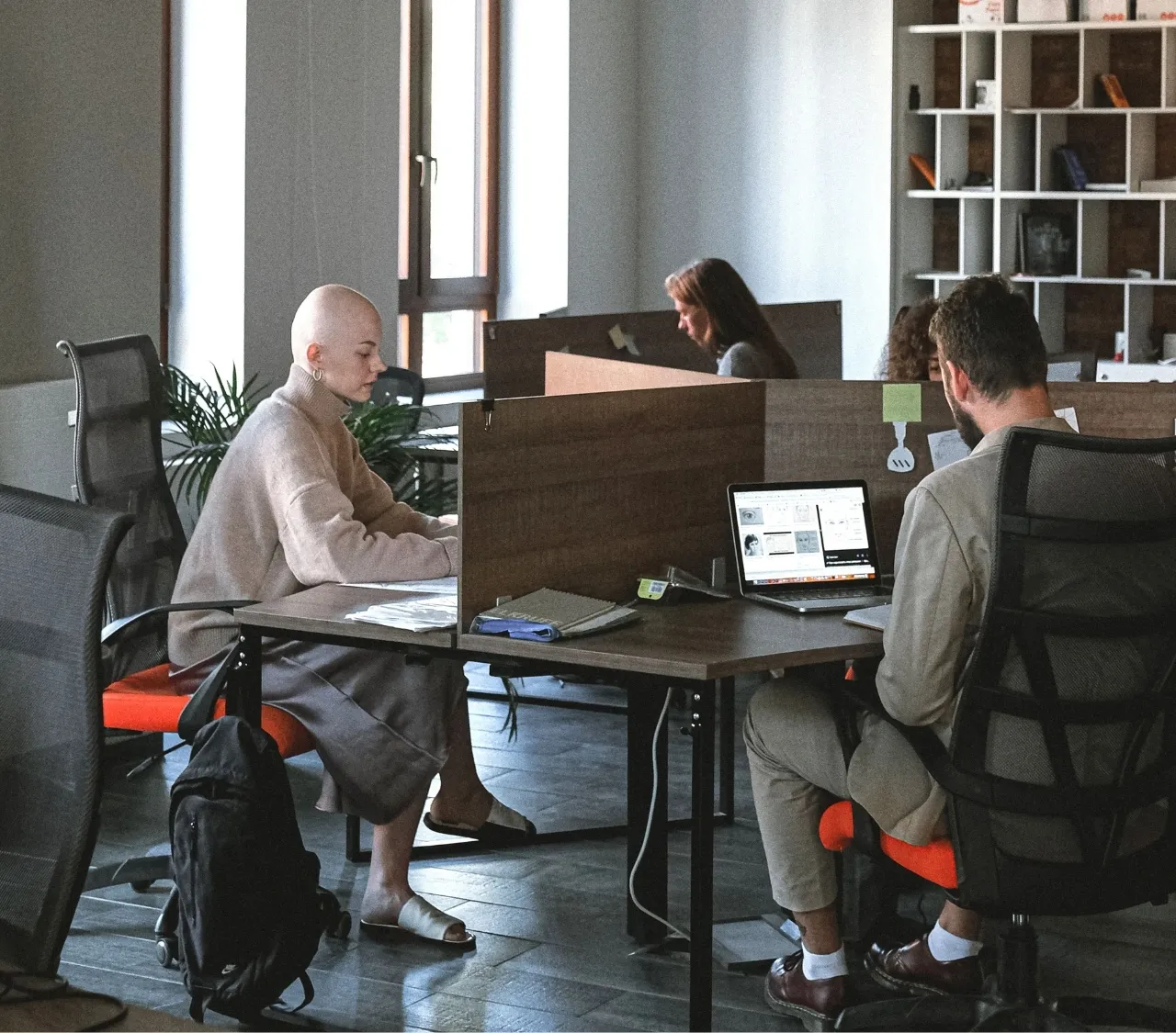 Bureau partagé dans un environnement en flex office