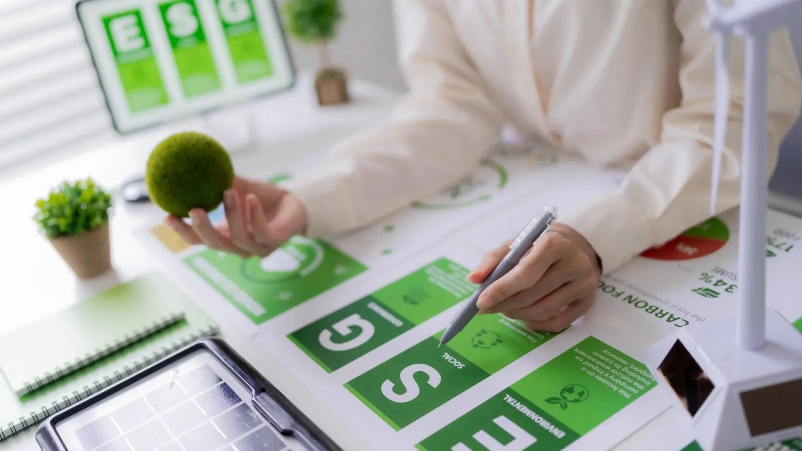 Illustration for “ESG and Workplace Management: A Guide for Service Providers”