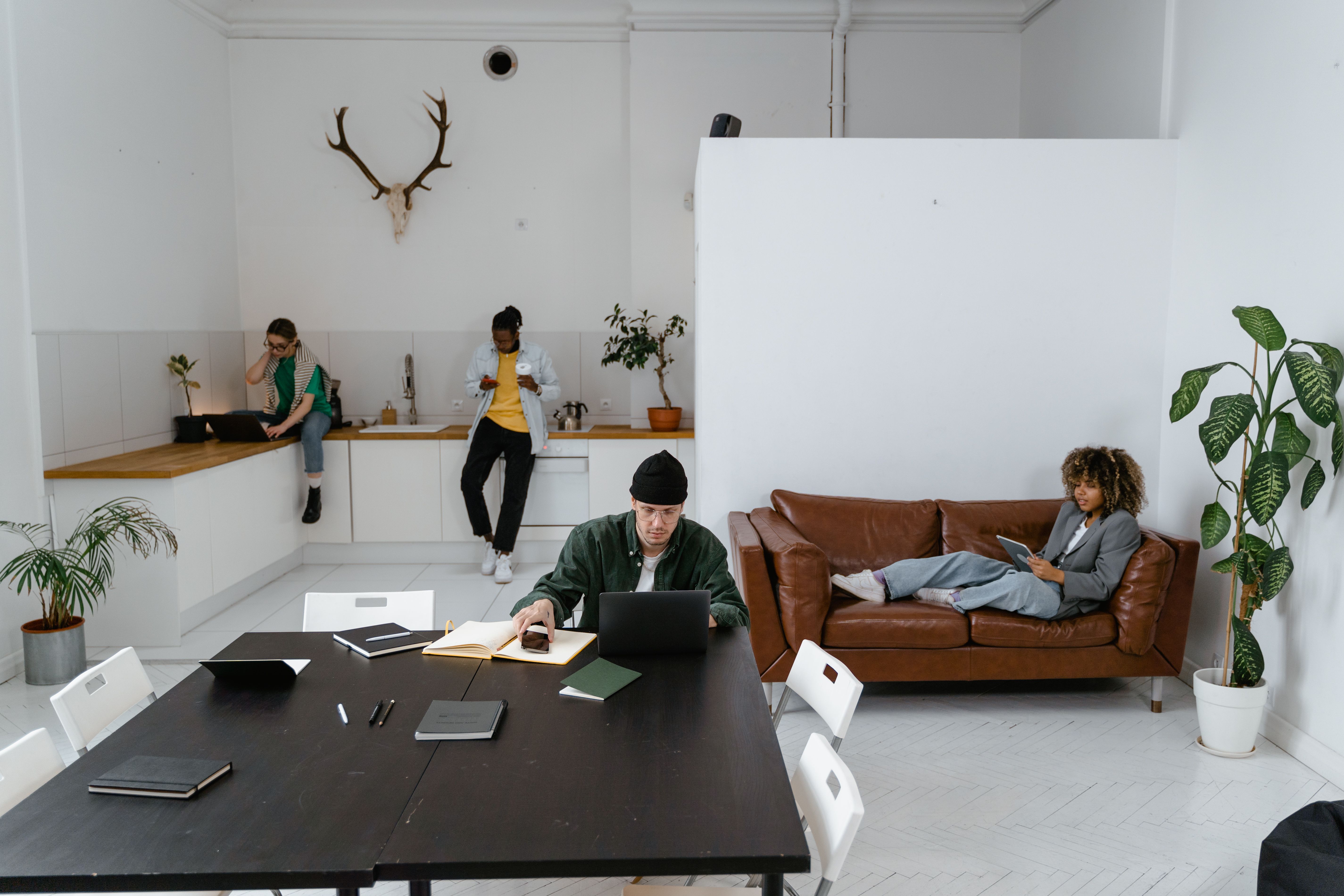 Teams booking desks from any device
